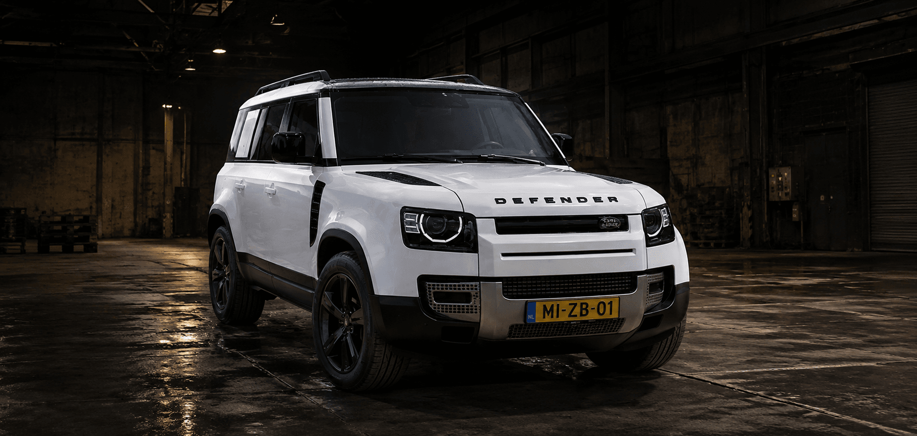 X Tot 11 diefstallen van een Land Rover per maand